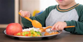 أطعمة تساعد طفلك لمقاومة الفيروسات والبكتيريا