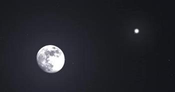 لعشاق الفلك .. القمر في مشهد بديع الليلة مع عملاق المجموعة الشمسية 