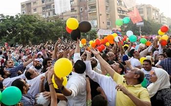 احتفالات عيد الفطر في شوارع القاهرة (فيديو)