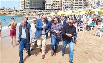رئيس مصايف الإسكندرية يتفقد انضباط العمل بالشواطئ خلال العيد