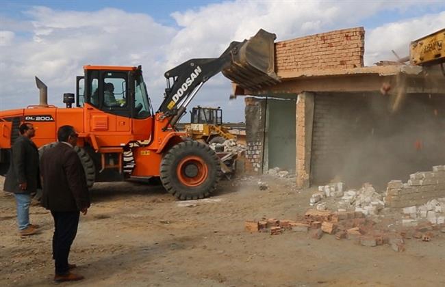 محافظ كفرالشيخ يتابع إزالة مخالفات البناء والتعديات على الأراضي الزراعية خلال عيد الفطر