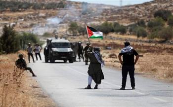 استشهاد فلسطينى وإصابة العشرات فى هجوم للمستوطنين ببلدة المغير فى الضفة الغربية