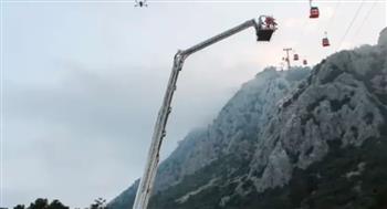 حادث تلفريك تركيا.. عشرات العالقين في الهواء قبل السقوط على سفح جبل (فيديو)
