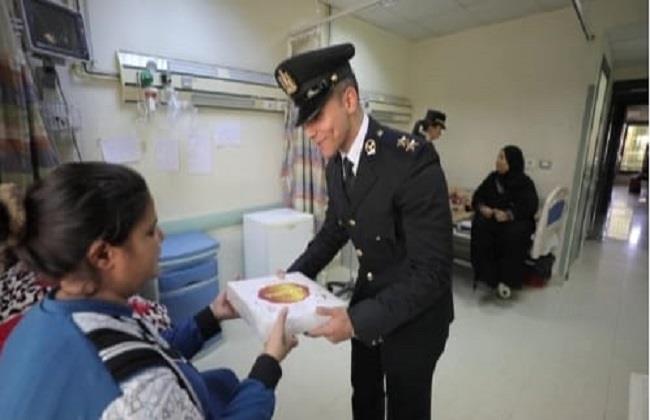 في لفتة إنسانية.. الداخلية توجه مأموريات للمستشفيات لتوزيع كعك العيد على المرضى