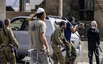 إصابة عشرات الفلسطينيين في هجمات للمستوطنين على قرى في رام الله