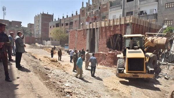 حملات لإزالة مخالفات بناء وإشغالات بمدينة بدر