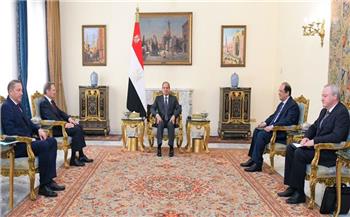 السيسي يستعرض مع رئيس الاستخبارات الروسية جهود مصر لتهدئة الأوضاع بالمنطقة