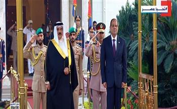 أستاذ علاقات دولية توضح دلالات زيارة ملك البحرين لمصر في هذا التوقيت