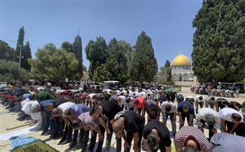 رغم قيود إسرائيل .. 50 ألف مواطن يؤدون صلاة الجمعة في المسجد الأقصى