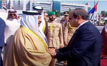 الرئيس السيسي يودع العاهل البحريني عقب انتهاء زيارته لمصر  (فيديو)