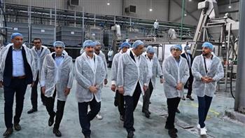 رئيس الوزراء يتفقد مصنع ألبان بدمياط الجديدة.. ويشيد بجودة المنتجات 