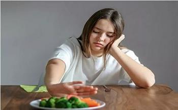  استشاري الصحة العامة تكشف أعراض مرض "اضطراب الطعام" وأنواعه