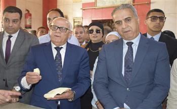 محافظ بورسعيد يتابع تطبيق قرار أسعار الخبز السياحي
