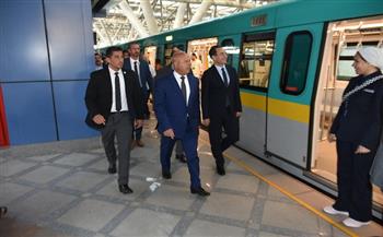 وزير النقل يتفقد مشروعي القطار الكهربائي الخفيف والخط الثالث للمترو