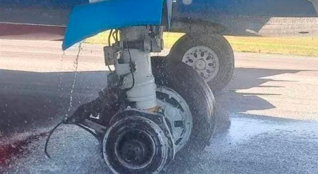 عجلة طائرة تنفصل أثناء الإقلاع.. ماذا حدث لها؟