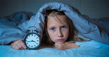 قبل تقديم الساعة ..7 خطوات لتنظيم نوم طفلك في التوقيت الصيفي
