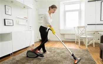 لربات البيوت .. 9 خطوات تساعدك على تنظيف المكنسة الكهربائية بسهولة  