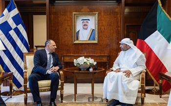 وزير الخارجية الكويتي يبحث مع نظيرة اليوناني مجالات التعاون المشترك