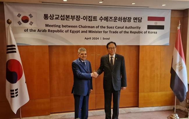 رئيس «قناة السويس» يبحث مع وزير التجارة الكوري الجنوبي سبل جذب الاستثمارات 