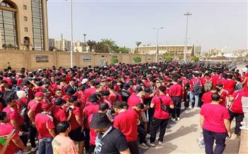 جمهور الأهلي يحتشد أمام ستاد القاهرة لدعم الفريق أمام مازيمبي 