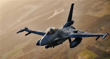 طيار أمريكي سابق: روسيا لديها تقنيات متطورة قادرة على رصد مقاتلات "إف-16"