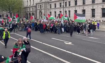 انطلاق مسيرة ضخمة تضامنًا مع غزة من أمام مبنى البرلمان البريطاني 