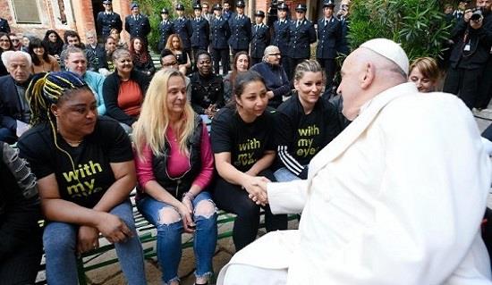 البابا فرنسيس يزور سجن النساء في البندقية