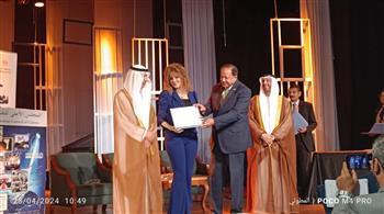 تكريم الكاتبة سراب غانم في جائزة الشارقة للإبداع العربي بالقاهرة