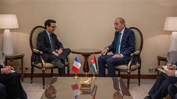 وزير الخارجية الأردني يلتقي نظيره الفرنسي فى الرياض 