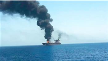 الحوثيون يعلنون استهداف سفينة إسرائيلية بالمحيط الهندي ومدمرتين أمريكيتين بالبحر الأحمر 