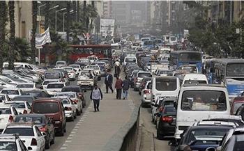 النشرة المرورية.. كثافات عالية بالطرق الرئيسية في القاهرة الكبرى 