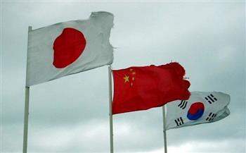 كوريا الجنوبية تنسق مع اليابان والصين لإجراء محادثات قمة ثلاثية