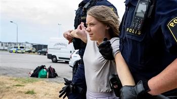 هولندا.. الشرطة تعتقل الناشطة جريتا ثونبرج خلال مظاهرة حول المناخ في لاهاي