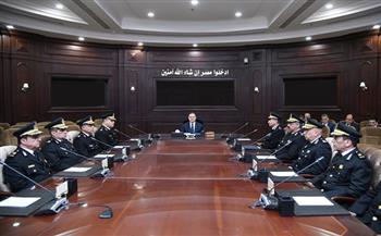 وزير الداخلية يجتمع مع مساعديه لاستعراص خطط تأمين احتفالات عيد الفطر