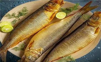 في عيد الفطر.. خبير تغذية يوضح الفئات الممنوعة من الأسماك المملحة
