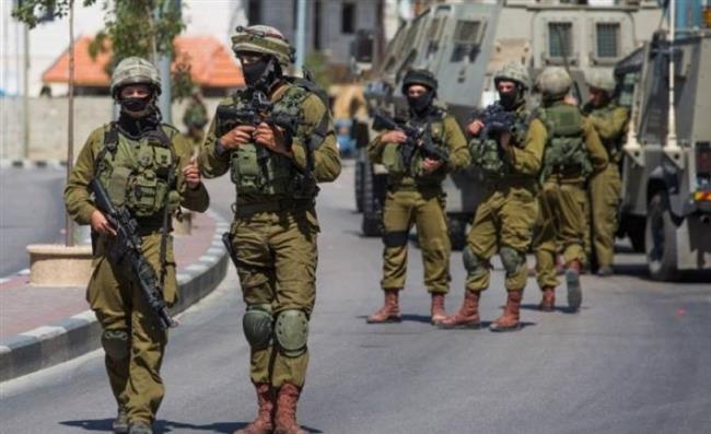 الاحتلال الإسرائيلي يعتقل 6 مواطنين من مخيم الفوار جنوب الخليل 