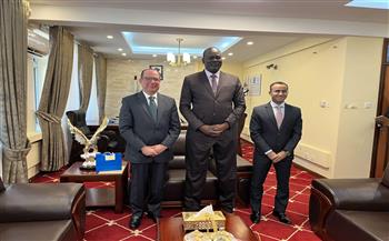 سفير مصر في جوبا يلتقي بوزير خارجية جنوب السودان المعين حديثا