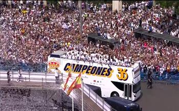 حافلة ريال مدريد تصل ميدان سيبيليس للاحتفال بلقب الدوري الإسباني