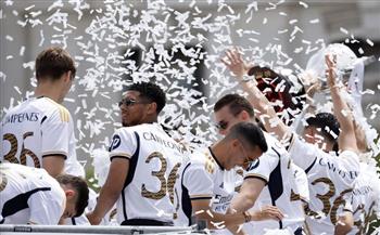 ريال مدريد يشعل أجواء ميدان سيبيليس احتفالًا بلقب الدوري الإسباني