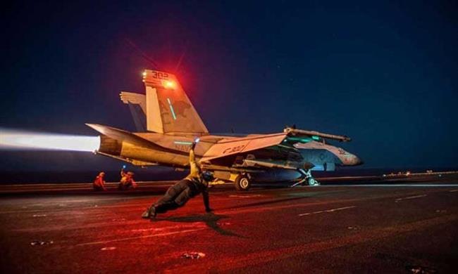 طائرات أمريكية وبريطانية تشن غارات على مطار الحديدة الدولي جنوب صنعاء