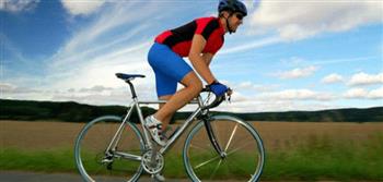 دراسة حديثة: ركوب الدراجات مرتبط بألم أقل في الركبة مع تقدم العمر
