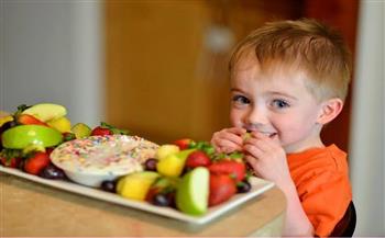 أطعمة مهمة للطفل في موسم الصيف