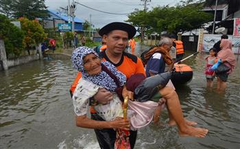 ارتفاع حصيلة ضحايا الفيضانات في سومطرة الإندونيسية إلى 58 حالة وفاة و35 مفقوداً