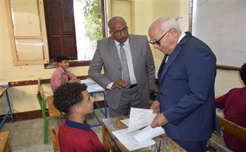 "محافظ بورسعيد" يتفقد سير انتظام امتحانات الشهادة الإعدادية بالقناة 