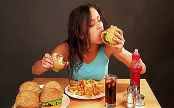 خبيرة تحذر: عادات غذائية خاطئة تسبب زيادة وزن النساء في الصيف