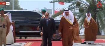 الرئيس السيسي يصل مقر انعقاد القمة العربية الـ 33 بالبحرين 