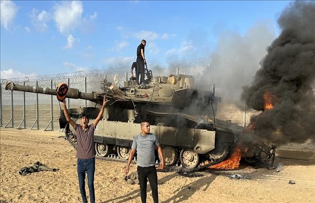 استهداف دبابة إسرائيلية من طراز «ميركافا 4» شرقي رفح جنوبي غزة