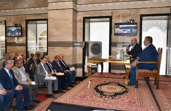 وزير النقل يتفقد محطة مصر ويجتمع مع قيادات الهيئة وقائدي القطارات