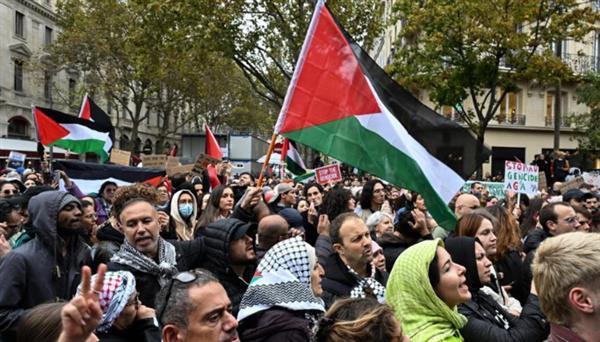 مسيرات حاشدة في باريس دعما للفلسطينيين ولوقف إطلاق النار في غزة