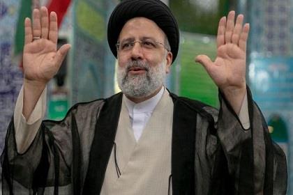 وكالة فارس تدعو الإيرانيين للصلاة لـ «رئيسي»